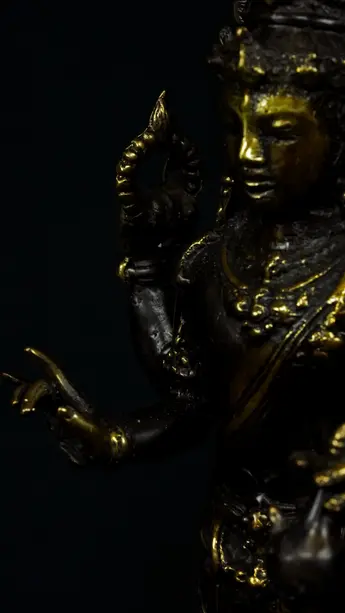 Statue sacrée bénie – Gardien de la sagesse, détail sculpté n°12