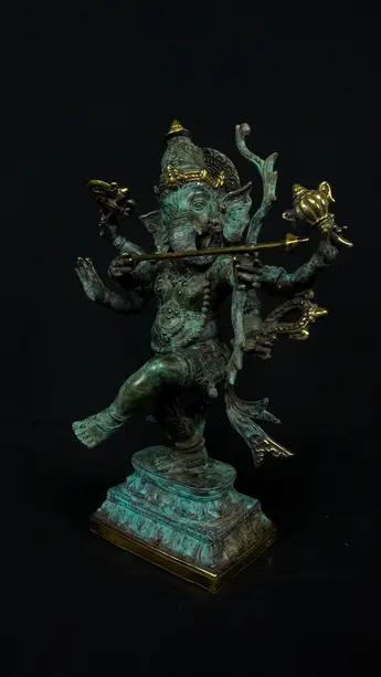 Ganesh béni n°1, vue de face