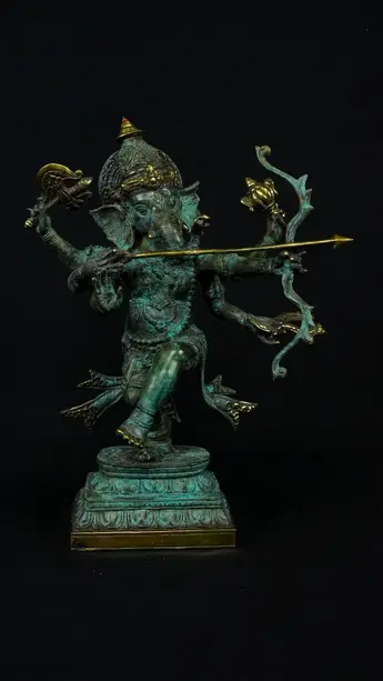 Statue sacrée bénie – Ganesh n°3 – 39 cm, détail sculpté n°1