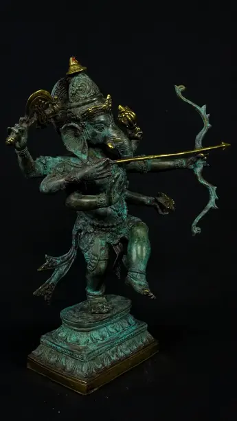 Statue sacrée bénie – Ganesh n°3 – 39 cm, détail sculpté n°8
