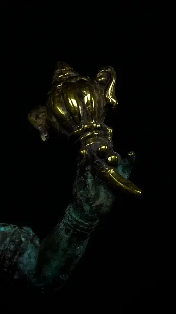 Statue sacrée bénie – Ganesh n°3 – 39 cm, détail sculpté n°12