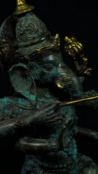Statue sacrée bénie – Ganesh n°3 – 39 cm, détail sculpté n°17