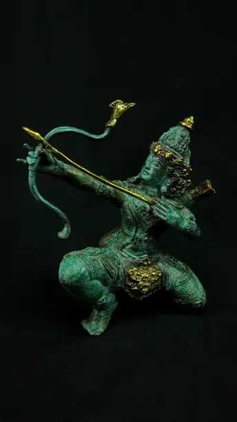 Indra n°1 bandant son arc, profil gauche
