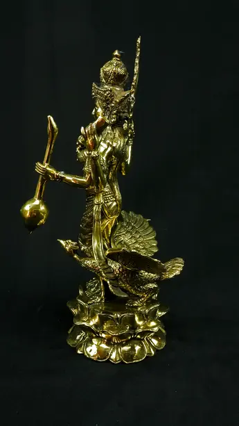 Statue sacrée bénie – Saraswati au cygne, détail sculpté n°2