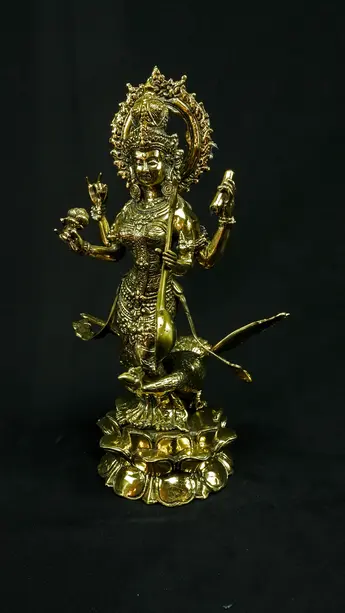 Statue sacrée bénie – Saraswati au cygne, détail sculpté n°4