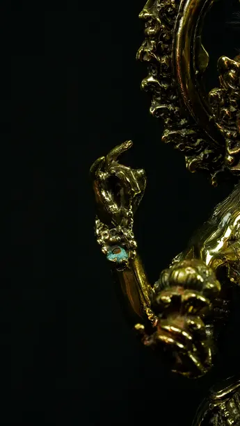 Statue sacrée bénie – Saraswati au cygne, détail sculpté n°8