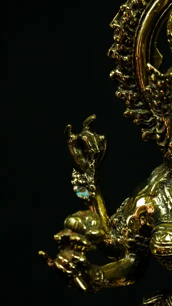 Statue sacrée bénie – Saraswati au cygne, détail sculpté n°9