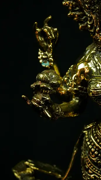 Statue sacrée bénie – Saraswati au cygne, détail sculpté n°10
