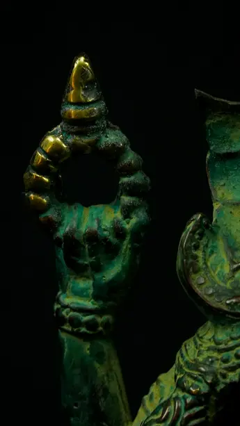 Statue sacrée bénie – Ganesh vert – 24 cm, détail sculpté n°7