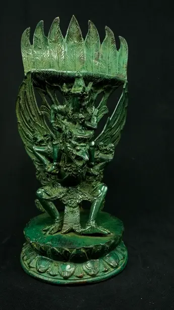 Vishnu béni sur Garuda n°2, vue de face