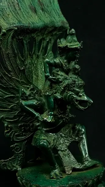 Statue sacrée bénie – Vishnu sur Garuda n°2, détail sculpté n°5