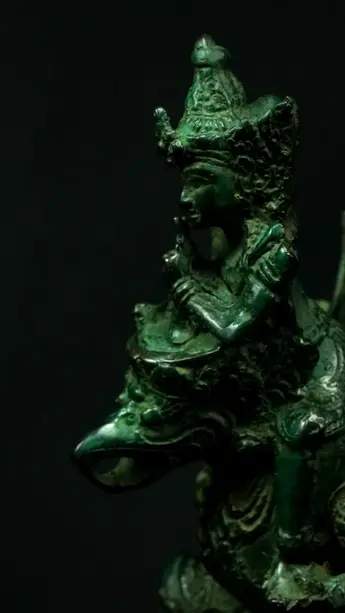 Statue sacrée bénie – Vishnu sur Garuda n°2, détail sculpté n°6