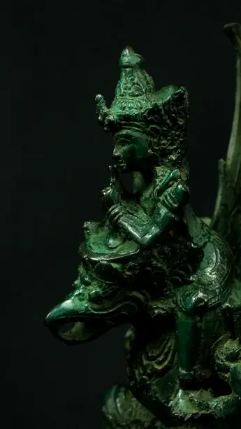 Statue sacrée bénie – Vishnu sur Garuda n°2, détail sculpté n°2