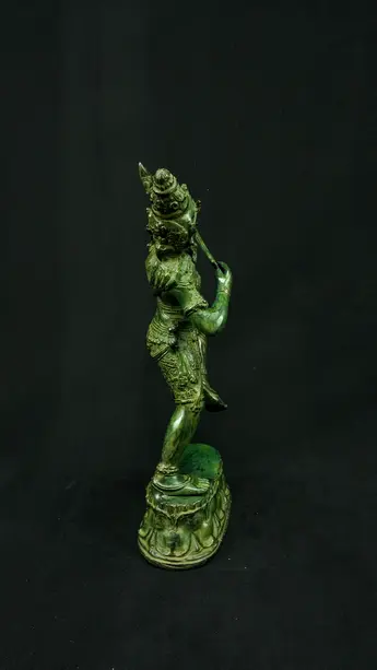 Indra n°3 bandant son arc, profil gauche