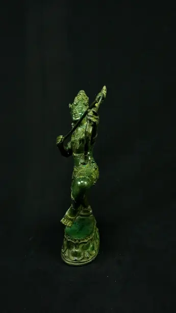 Indra n°3 bandant son arc, vue arrière