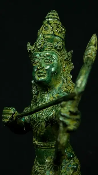 Statue sacrée bénie – Indra à l’arc n°3 – 34 cm, détail sculpté n°2