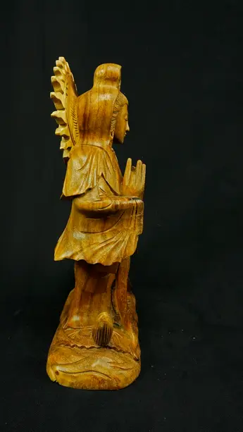 Guanyin en bois de Suar, vue arrière