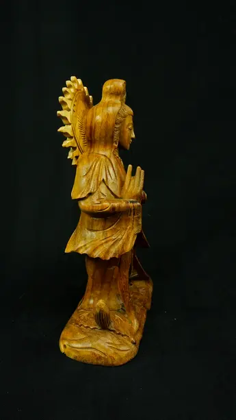 Statue sacrée bénie – Guanyin en bois de suar – 31 cm, détail sculpté n°5