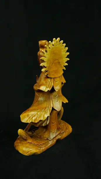 Statue sacrée bénie – Guanyin en bois de suar – 31 cm, détail sculpté n°11