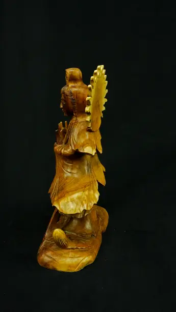 Statue sacrée bénie – Guanyin en bois de suar – 31 cm, détail sculpté n°12