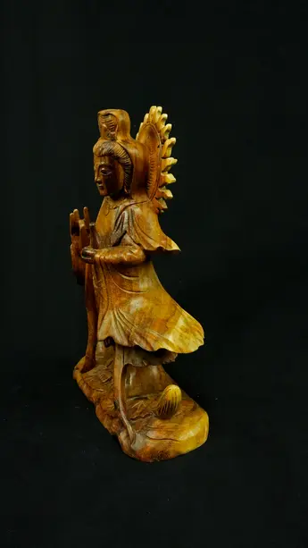 Statue sacrée bénie – Guanyin en bois de suar – 31 cm, détail sculpté n°13