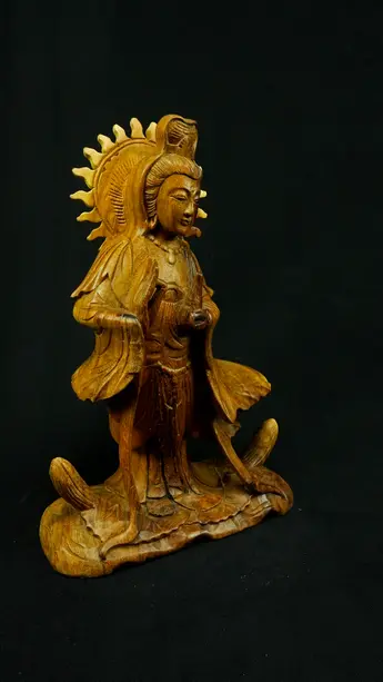 Statue sacrée bénie – Guanyin en bois de suar – 31 cm, vue complémentaire n°5