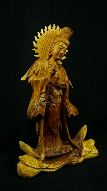 Statue bénie de Guanyin en bois de suar, vue complémentaire n°3