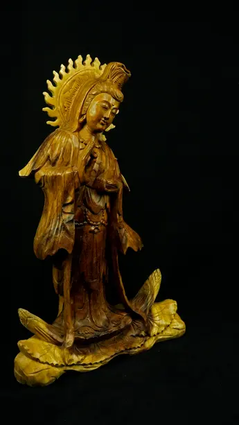 Statue bénie de Guanyin en bois de suar, détail complémentaire n°7