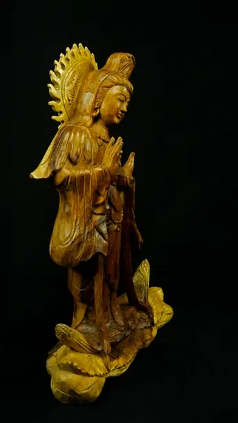 Statue bénie de Guanyin en bois de suar, détail complémentaire n°8