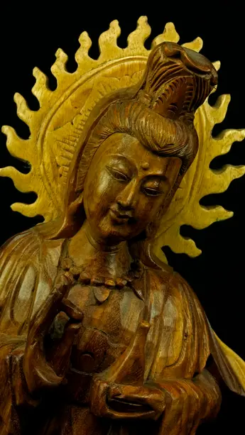 Statue bénie de Guanyin en bois de suar, détail complémentaire n°10