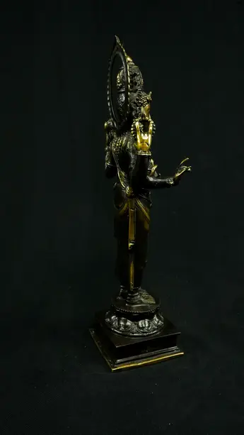 Brahma béni de forme indonésienne, profil gauche