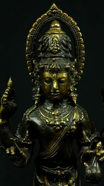 Détail du visage de Brahma de forme indonésienne