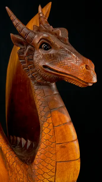 Détail de la tête du Dragon béni n°3 en bois de suar