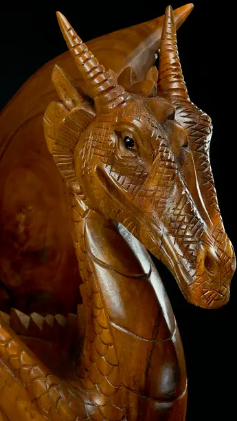 Détail de la tête du Dragon béni n°4 en bois de suar