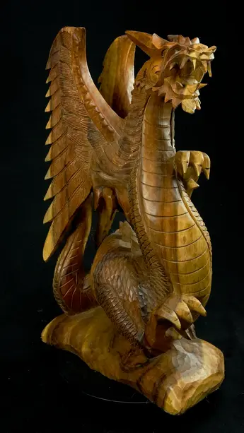Dragon béni n°1 en bois de suar, vue arrière de trois quarts