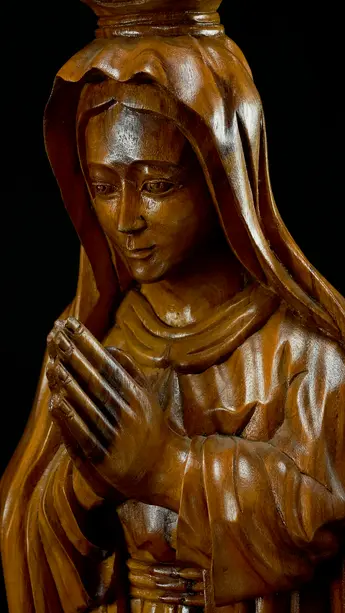 Vierge Couronnée bénie sculptée en bois de suar, vue complémentaire n°4