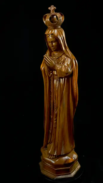 Vierge Couronnée bénie n°2 sculptée en bois de suar