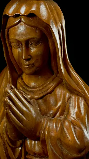 Détail du visage de la Vierge Couronnée n°2, vue de trois quarts