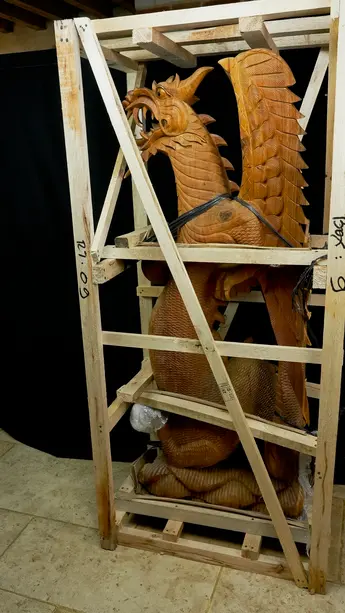 Grand dragon béni sculpté en bois de suar, vue complémentaire n°4