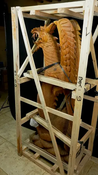 Grand dragon béni sculpté en bois de suar, vue complémentaire n°5