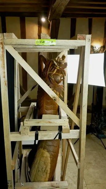Grand dragon béni sculpté en bois de suar, vue complémentaire n°8