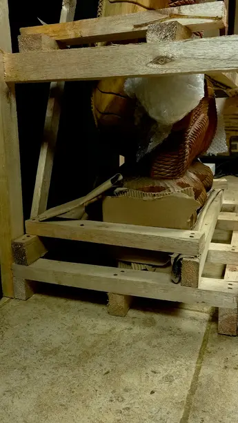 Grand dragon béni sculpté en bois de suar, détail complémentaire n°2
