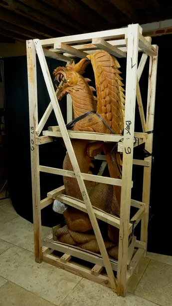 Grand dragon béni sculpté en bois de suar, détail complémentaire n°13