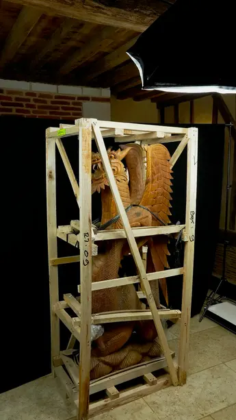 Grand dragon béni sculpté en bois de suar, détail complémentaire n°16