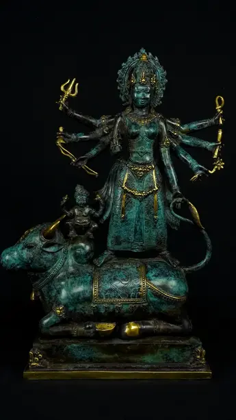 Statue bénie de Durga Kamadhenu en laiton, vue de face