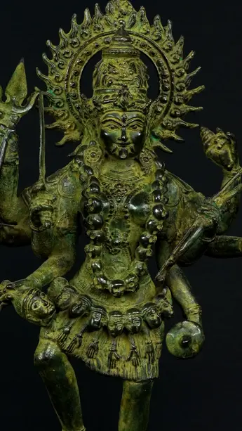 Statue bénie de Kali en laiton réalisée à la cire perdue, détail complémentaire n°1