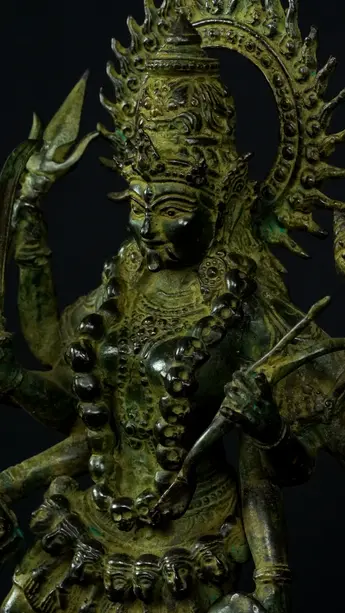 Statue bénie de Kali en laiton réalisée à la cire perdue, détail complémentaire n°3