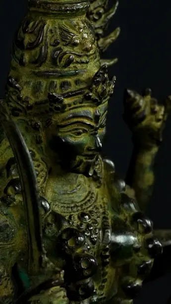 Statue bénie de Kali en laiton réalisée à la cire perdue, détail complémentaire n°4