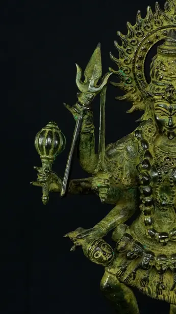 Détail des bras et des armes de Kali