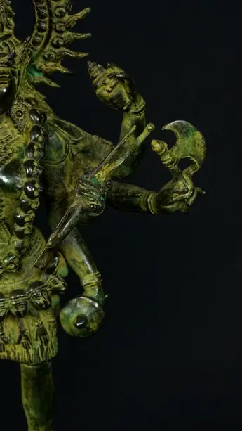 Statue bénie de Kali en laiton réalisée à la cire perdue, détail complémentaire n°6